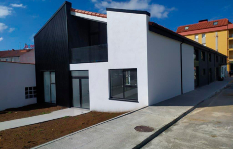 fachada exterior de un centro de día