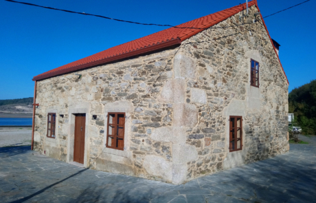 fachada exterior en piedra de un edificio