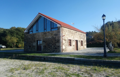 fachada exterior en piedra de un edificio