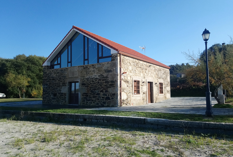 fachada exterior en piedra de un edificio